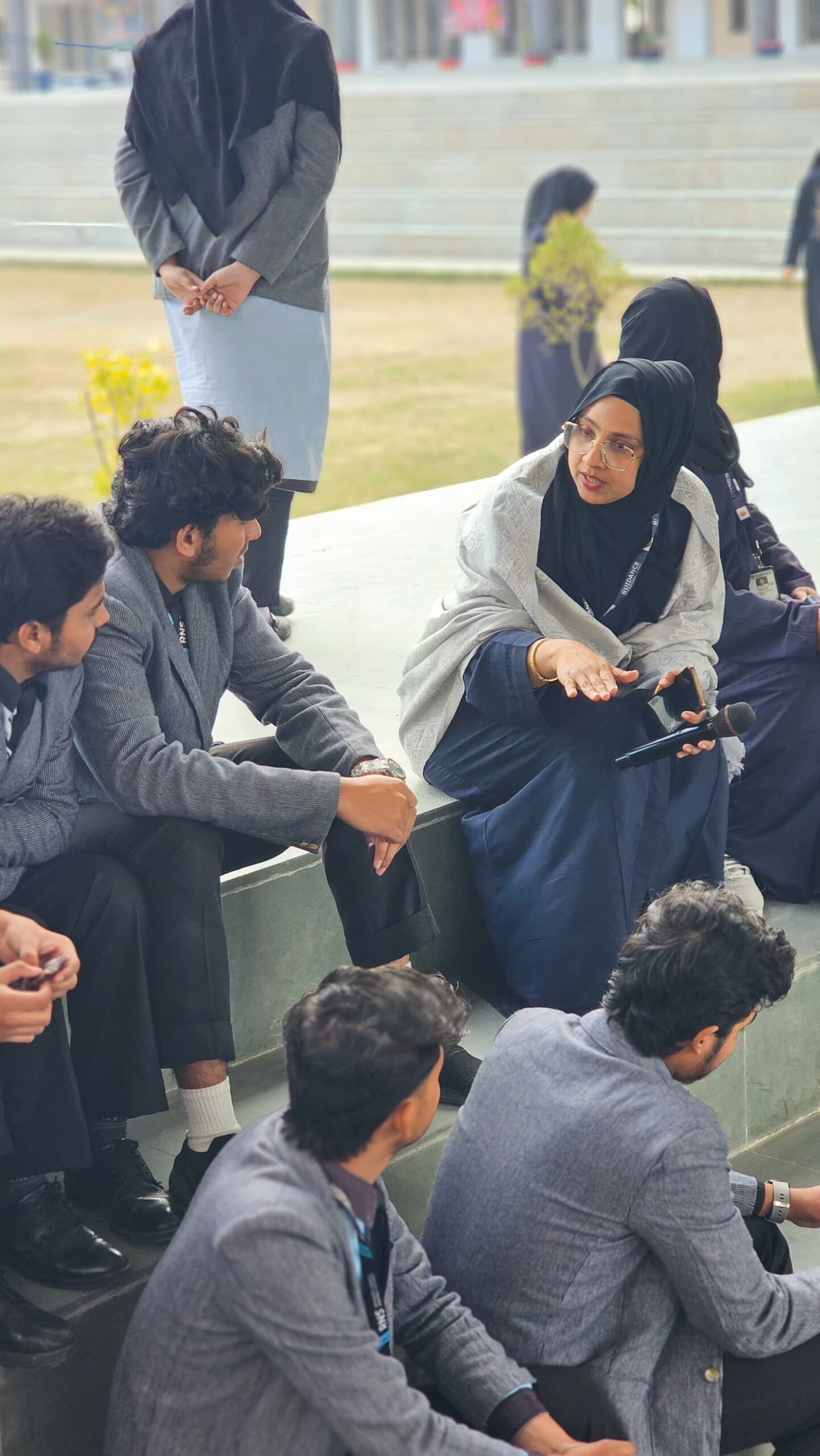 Students interacting with expert educator